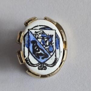 Vintage clip heraldic crest gold tone white porcelain blue coat of arms